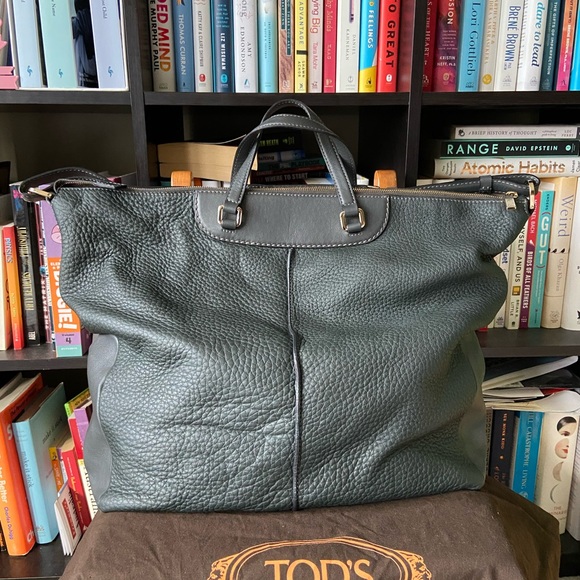 🌸SOLD🌸 Tod’s Miky Bauletto Grande (Large) in Graphite with Gold Hardware! - Picture 3 of 16